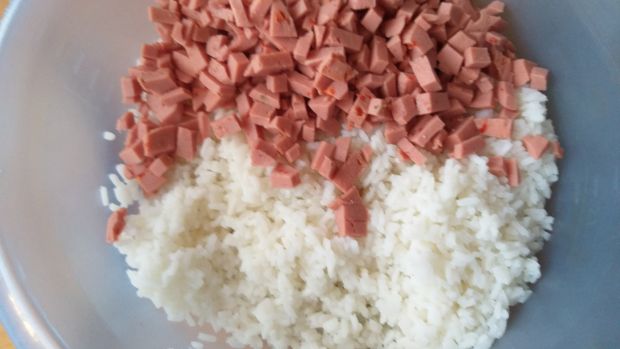 Sałatka ryżowa z mortadelą