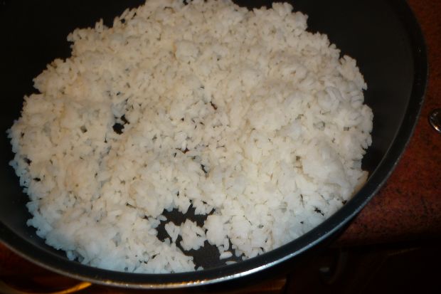 Sałatka ryżowa z tuńczykiem i porem 