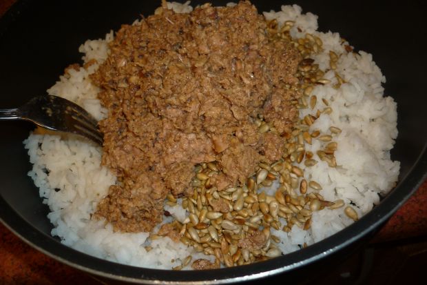 Sałatka ryżowa z tuńczykiem i porem 