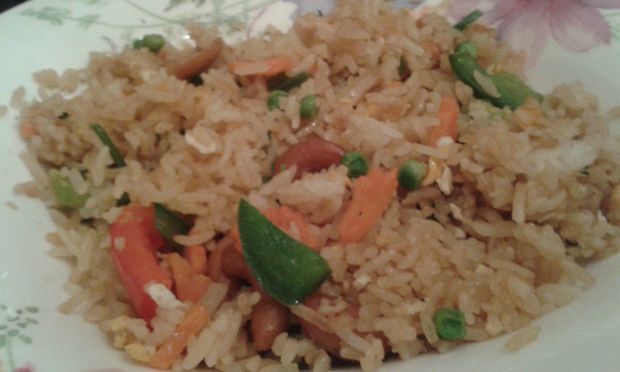 Sałatka ryżowa z warzywami