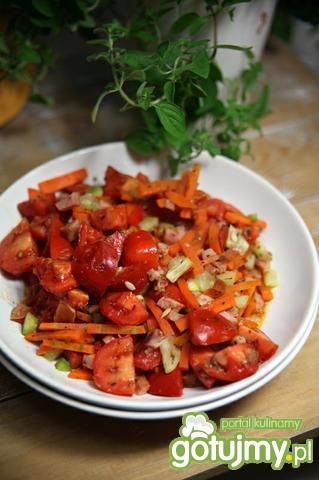 Sałatka warzywno- mięsna na ciepło