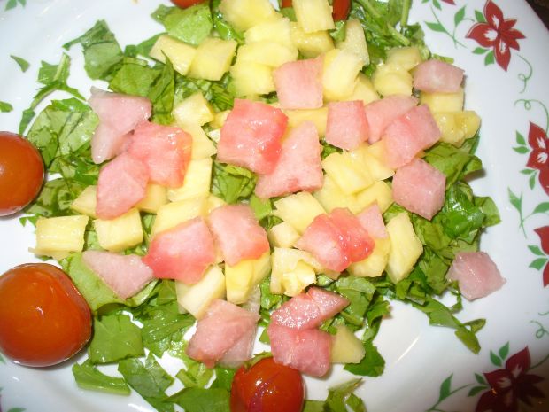 Sałatka z ananasem,arbuzem i papryką