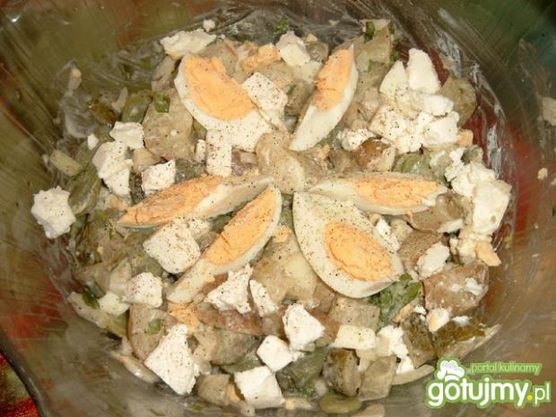 Salatka z bobem i mlodymi ziemniaczkami 