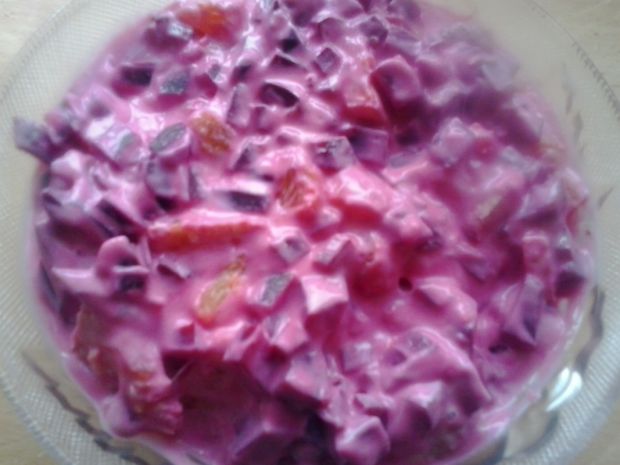 Sałatka z buraczków na słodko z jogurtem truskawko
