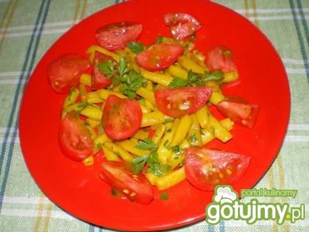 Sałatka z fasolki i pomidorów