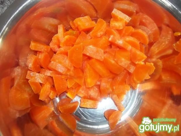 Sałatka z gotowaną marchewką