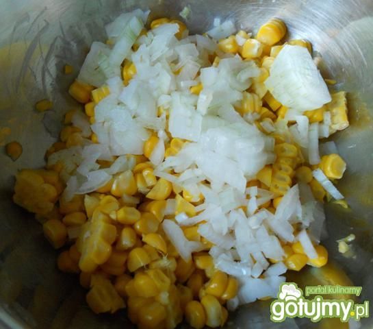 Sałatka z gotowanej kukurydzy cukrowej
