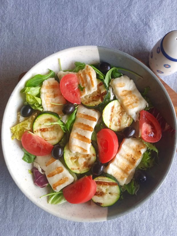 Sałatka z grillowanym halloumi