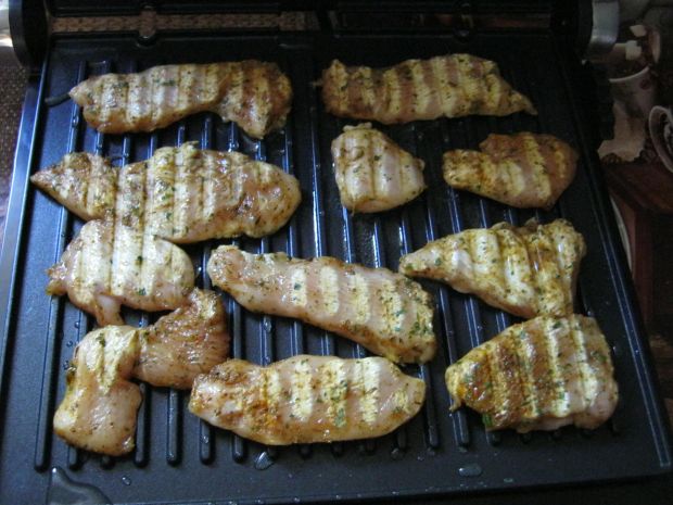 Sałatka z grillowanym kurczakiem i ziemniakami 