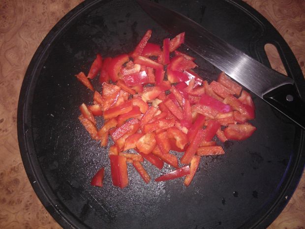 Sałatka z kapustą pekińską i suszonymi pomidorami