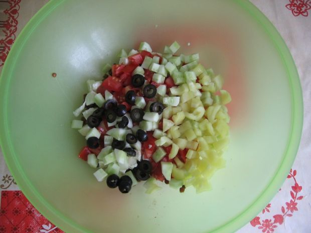 Sałatka z kaszą jaglaną, pomidorem i ogórkiem