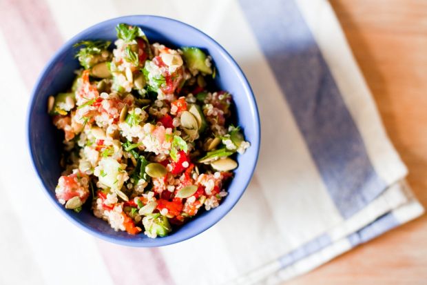 Sałatka z kaszy quinoa z warzywami