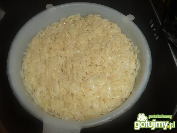 Sałatka z makaronem ryżowym 8
