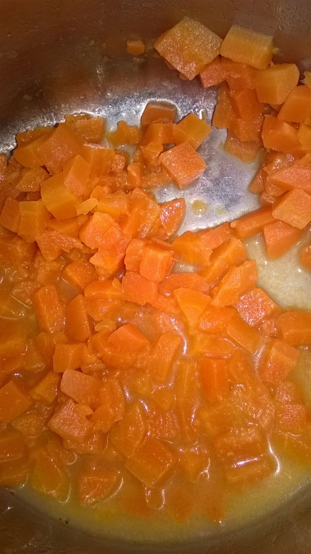 Sałatka z marchewki, buraczków i cebuli