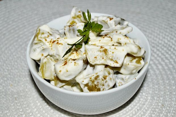 Sałatka z ogórków kiszonych z jogurtem greckim
