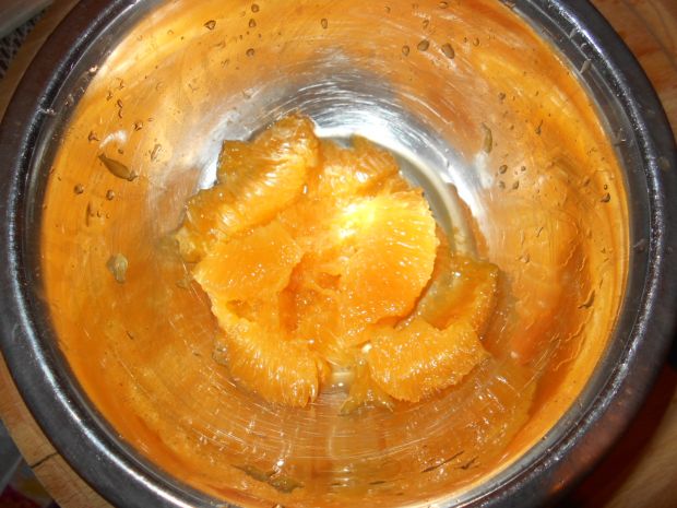 Sałatka z pomarańczą i marynowanymi buraczkami