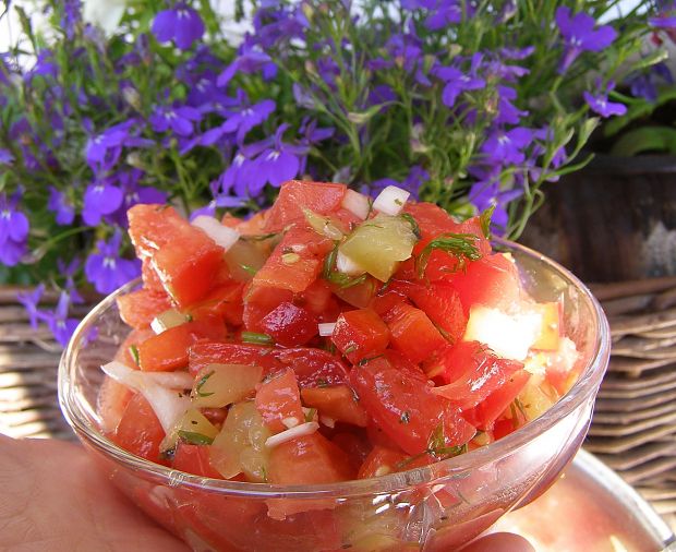 Sałatka z pomidorami