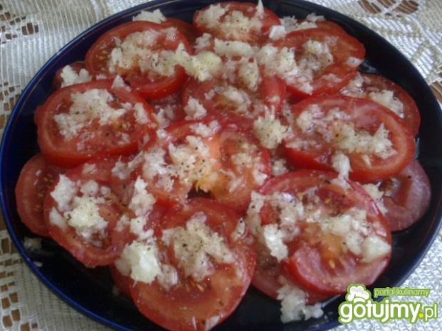 Sałatka z pomidorów i cebuli 