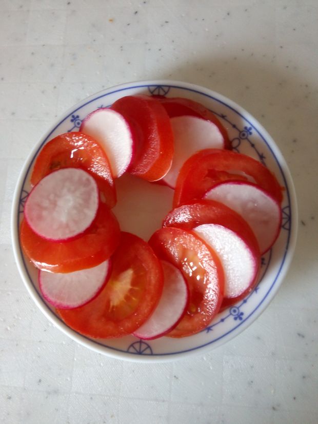 Sałatka z pomidorów i rzodkiewek 