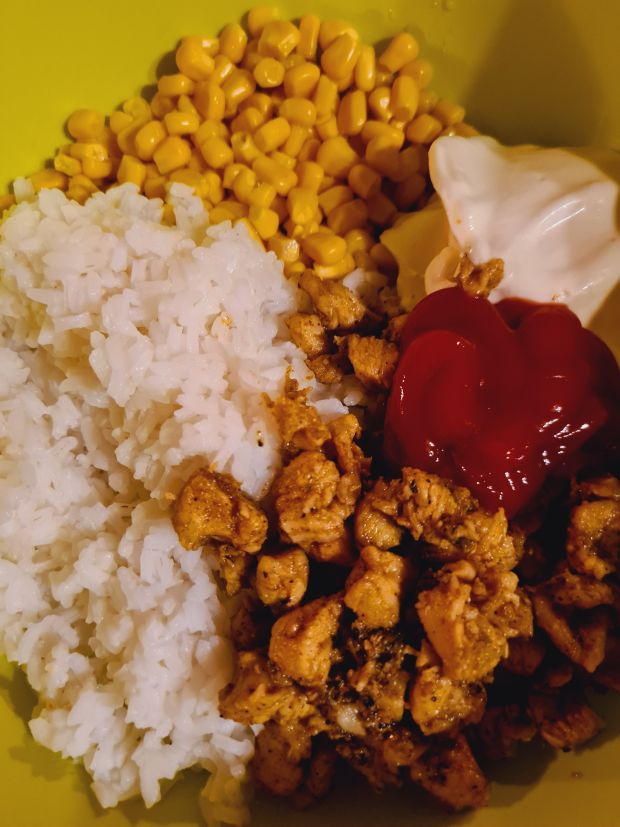 Sałatka z ryżem i kurczakiem