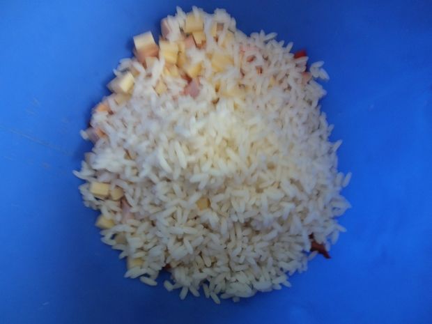 Sałatka z ryżem i papryką