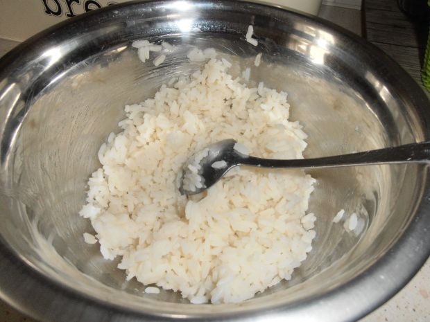Sałatka z ryżem i szczypiorkiem