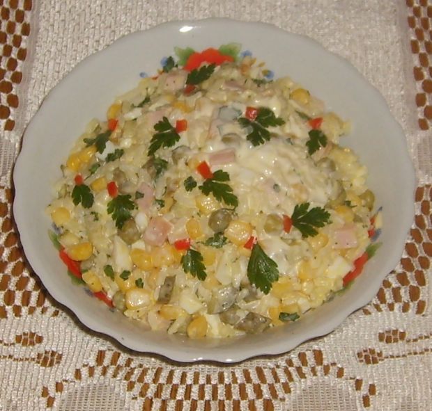 Sałatka z ryżem i szynką