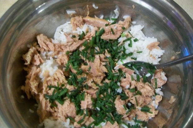 Sałatka z ryżem i tuńczykiem