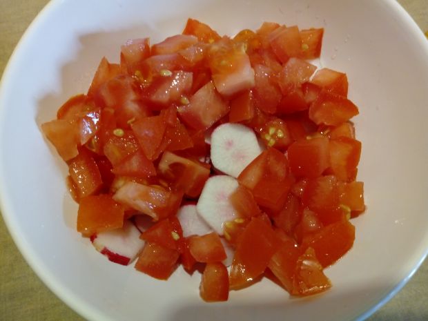 Sałatka z rzodkiewki i pomidora