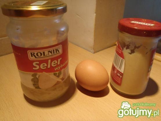 Sałatka z selerem i jajkiem