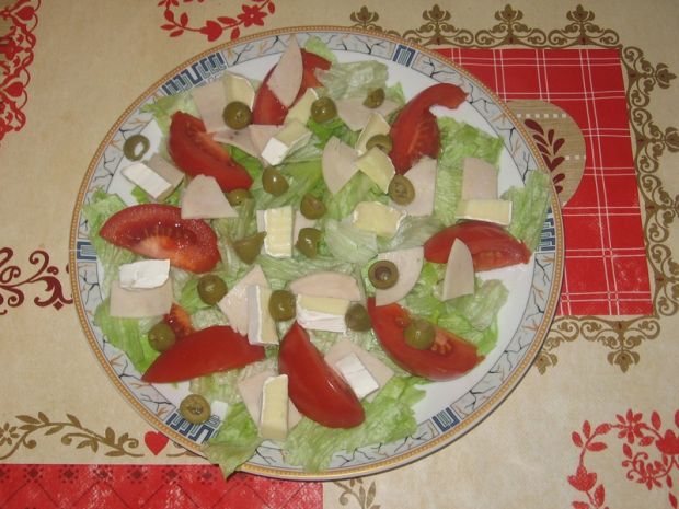 Sałatka z serem pleśniowym i szynką