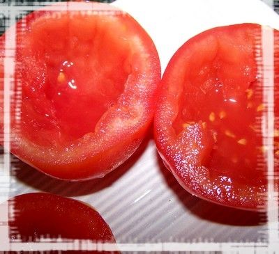Sałatka z soczewicy w pomidorowych miseczkach