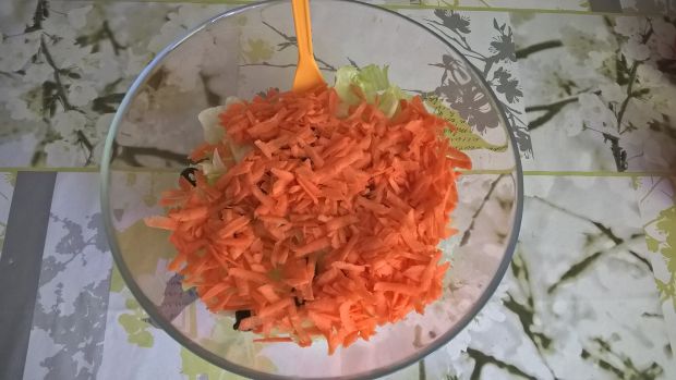 Sałatka z szynką parmeńską i marchewką