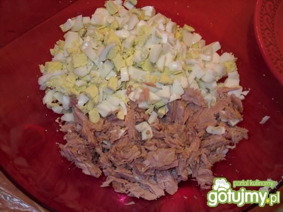 Salatka z tuńczykiem i kukurydzą