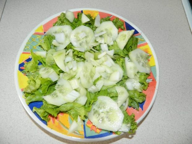 Sałatka z warzyw w sosie koperkowo-ziołowym