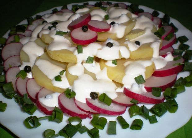 Sałatka ziemniaczana z sosem chrzanowo-pieprzowym