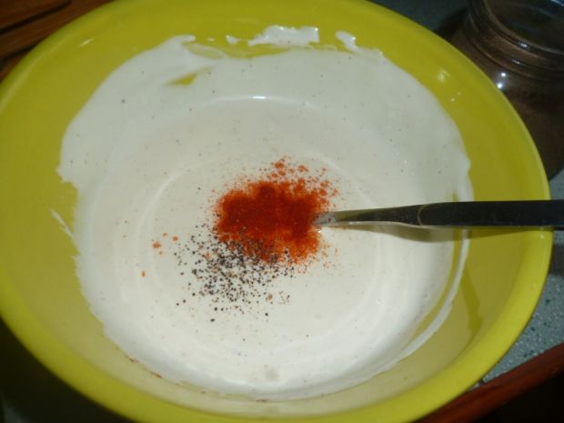 Sałatka ziemniaczana z sosem jogurtowo-majonezowym