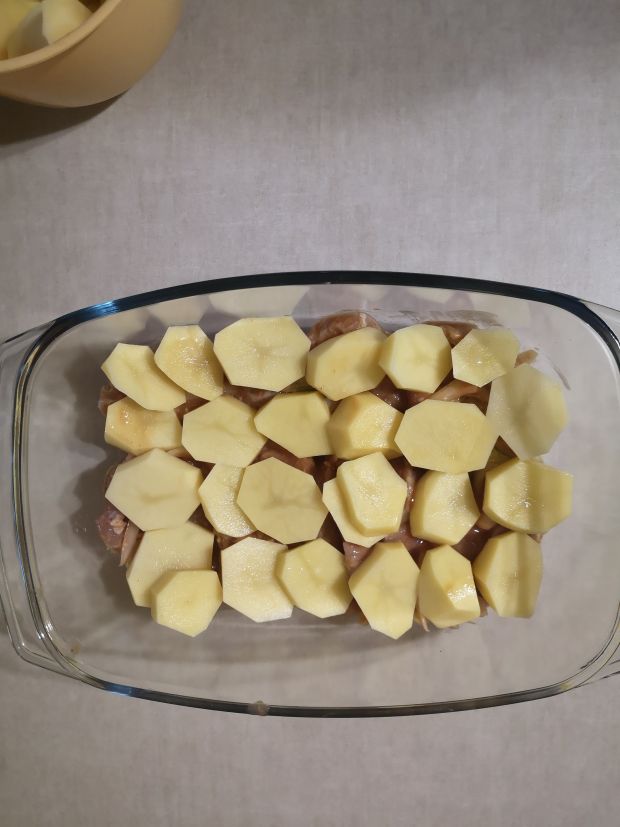 Schab z cebulką i ziemniakami