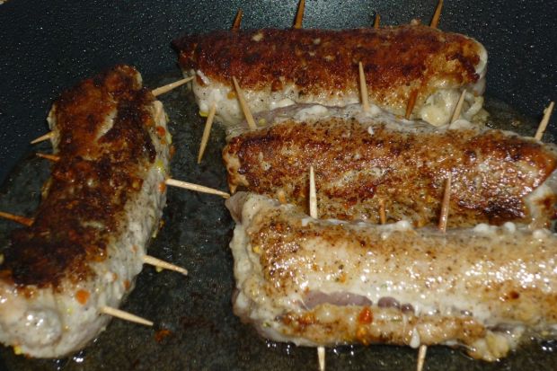 Schabowe roladki z serem i papryką konserwową