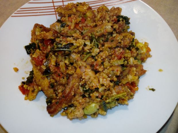 Schabowy z warzywami i kaszą quinoa