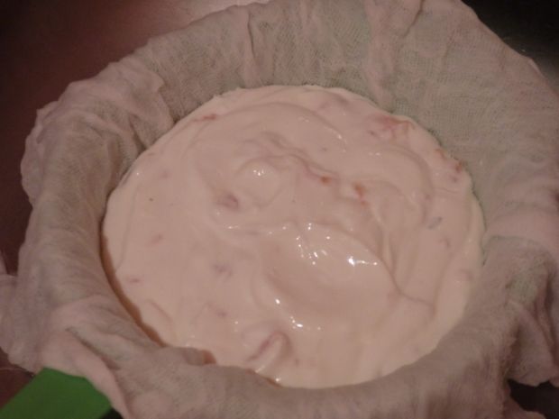 Serek z jogurtów greckich z wędzonym łososiem