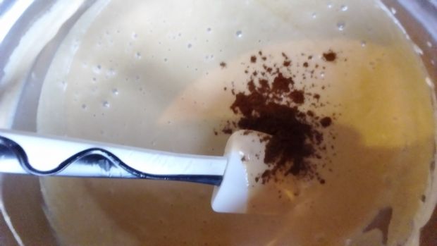 Sernik gotowany kawowy na brownie z ciecierzycy