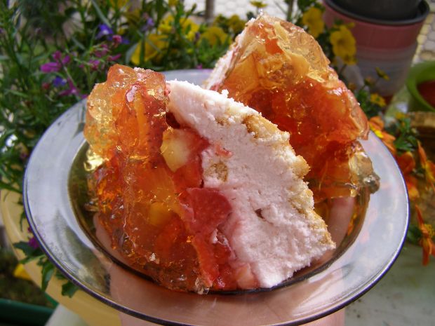 Sernik na zimno truskawkowy