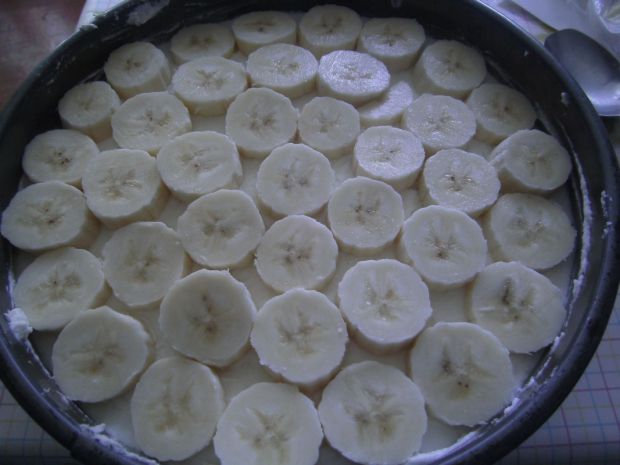 Sernik na zimno z bananami
