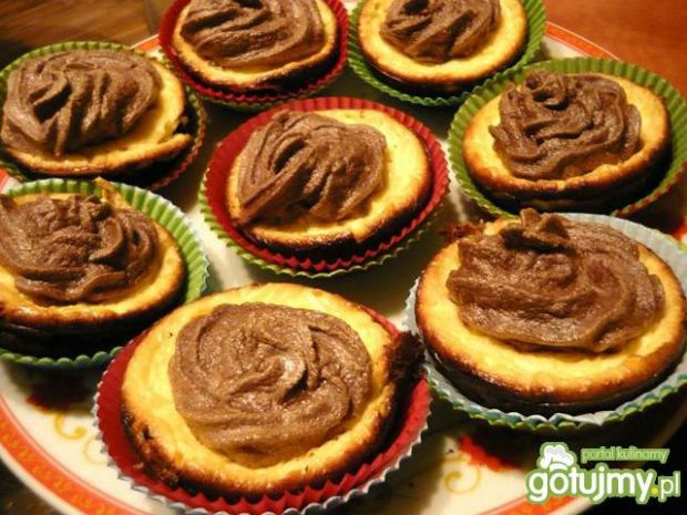 Serowe muffinki czekoladową pianką -