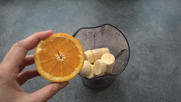 Shake bananowo-pomarańczowy z cynamonem