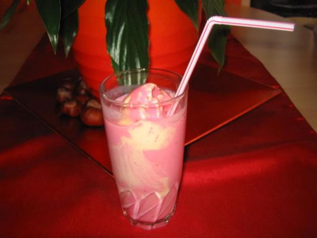 Shake owocowy z lodami waniliowymi