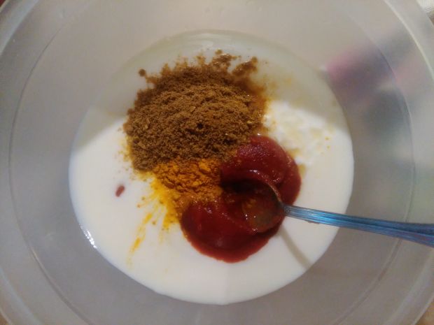 Skrzydełka tandorii masala z jogurtowo-cytrynowym