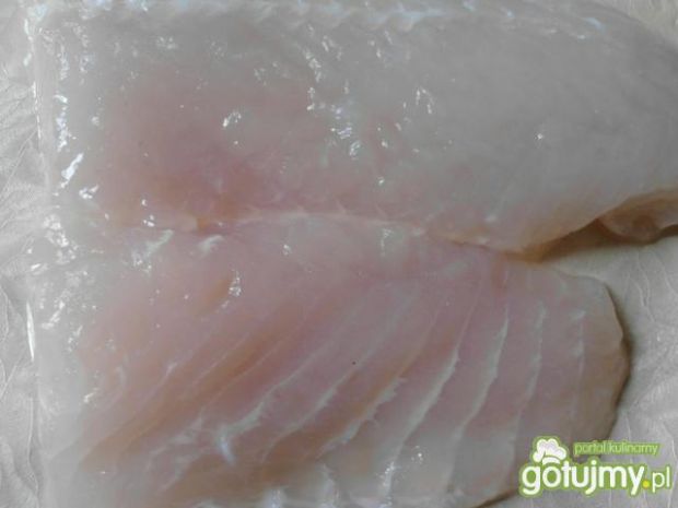 Smażona ryba z sosem koperkowym