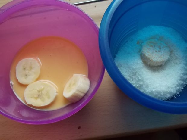 Smażone banany w wiórkach kokosowych